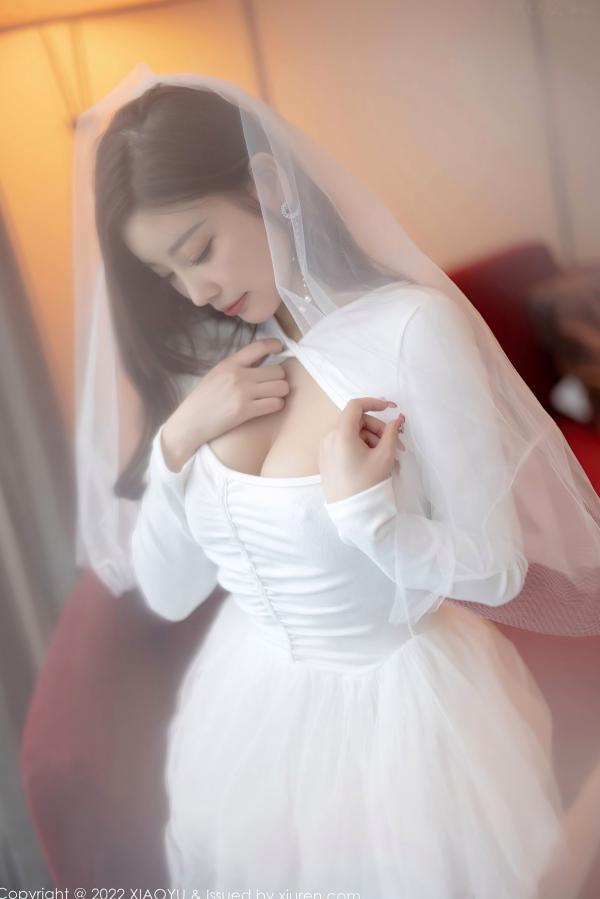 杨晨晨 杨晨晨Yome  XiaoYu语画界739期：杨晨晨Yome性感白色深V婚纱白丝袜诱惑私房写真，纯欲女神演绎极致大尺度美感第59张图片