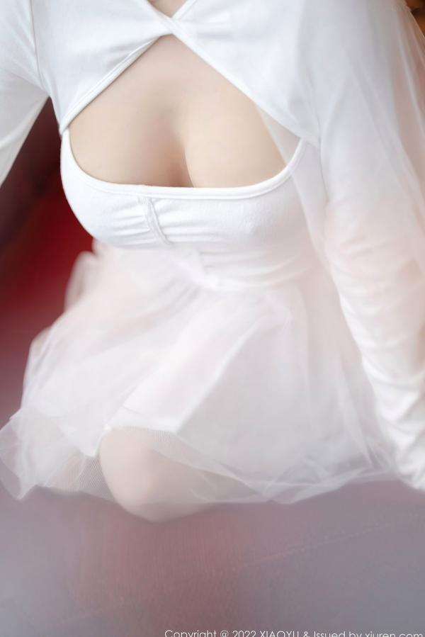 杨晨晨 杨晨晨Yome  XiaoYu语画界739期：杨晨晨Yome性感白色深V婚纱白丝袜诱惑私房写真，纯欲女神演绎极致大尺度美感第60张图片