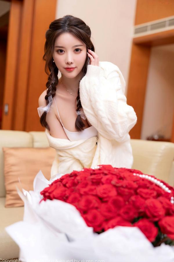 杨晨晨 杨晨晨Yome  杨晨晨XiaoYu语画界旅拍：纯白内衣居家私房写真，清纯少女感与性感魅力并存第7张图片