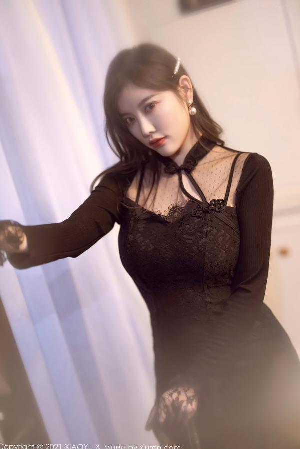 杨晨晨 杨晨晨Yome  杨晨晨Sugar私房写真：复古光影下的蕾丝黑丝吊带诱惑，优雅与性感并存，“白月光与朱砂痣”氛围感大片第15张图片