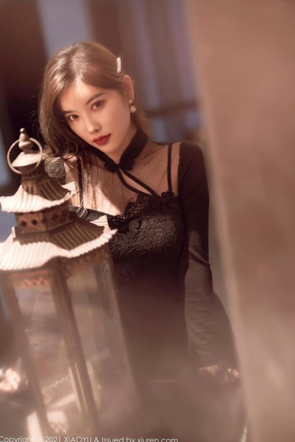 杨晨晨 杨晨晨Yome  杨晨晨Sugar私房写真：复古光影下的蕾丝黑丝吊带诱惑，优雅与性感并存，“白月光与朱砂痣”氛围感大片第17张图片