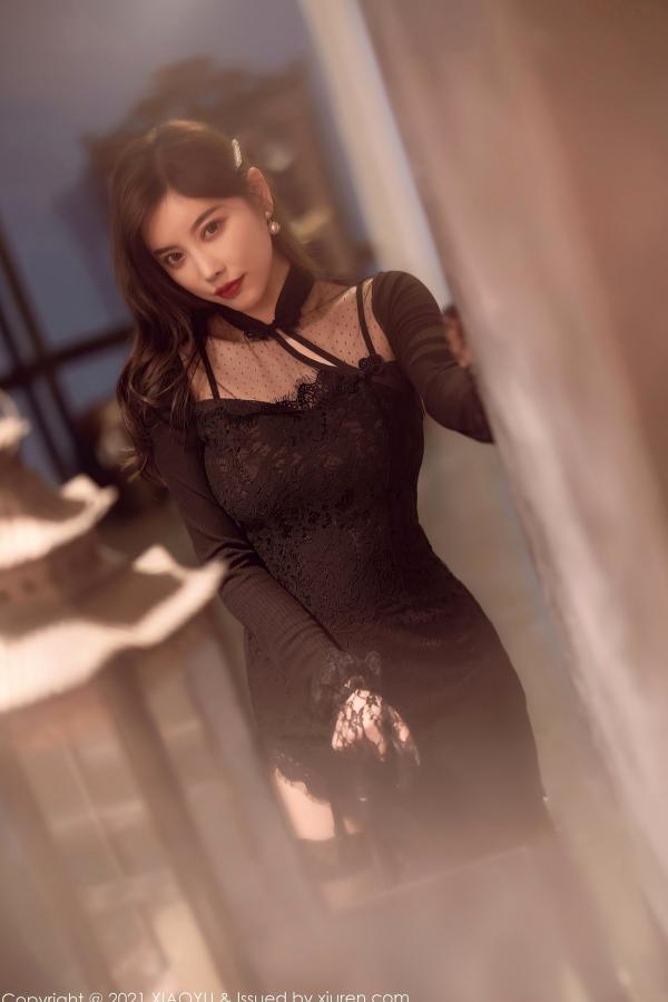 杨晨晨 杨晨晨Yome  杨晨晨Sugar私房写真：复古光影下的蕾丝黑丝吊带诱惑，优雅与性感并存，“白月光与朱砂痣”氛围感大片第18张图片
