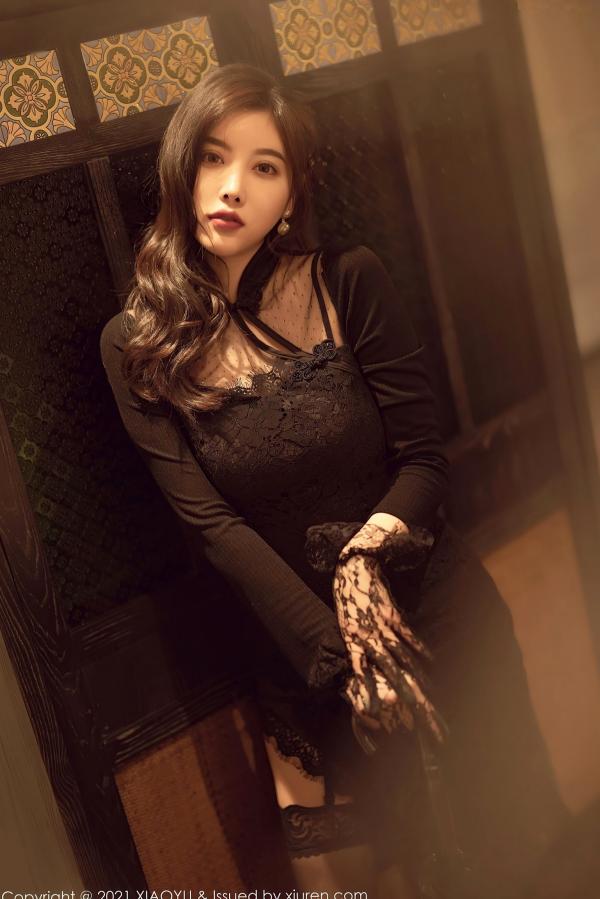 杨晨晨 杨晨晨Yome  杨晨晨Sugar私房写真：复古光影下的蕾丝黑丝吊带诱惑，优雅与性感并存，“白月光与朱砂痣”氛围感大片第36张图片