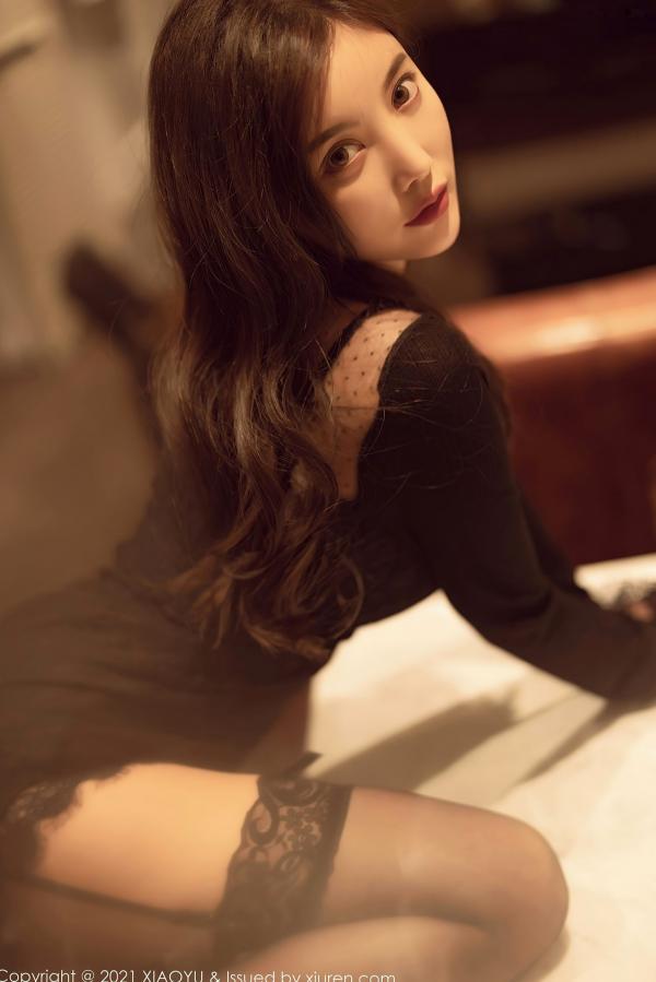 杨晨晨 杨晨晨Yome  杨晨晨Sugar私房写真：复古光影下的蕾丝黑丝吊带诱惑，优雅与性感并存，“白月光与朱砂痣”氛围感大片第48张图片