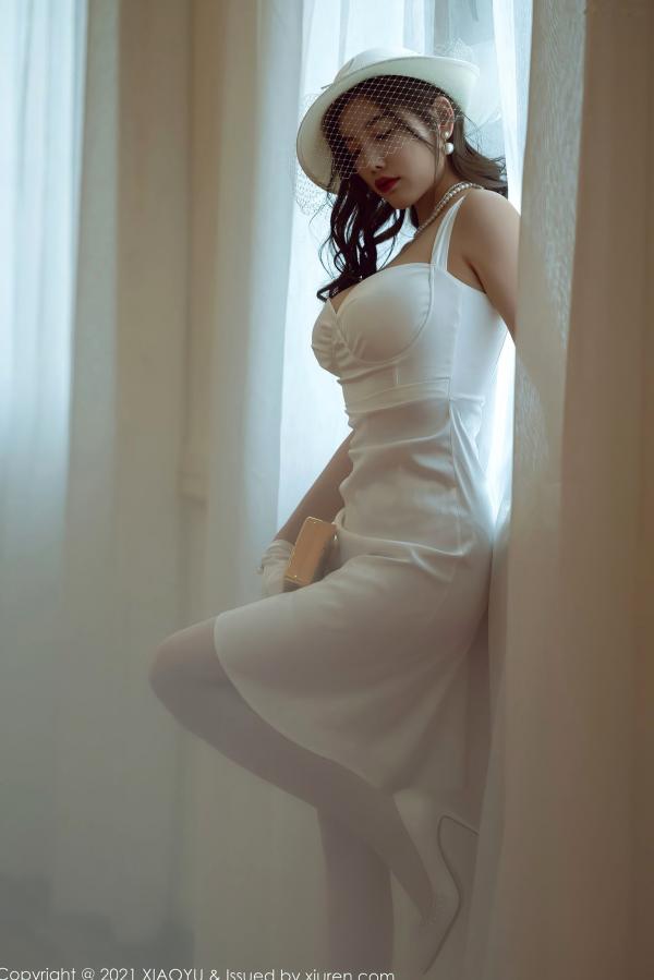 杨晨晨 杨晨晨Yome  XiaoYu语画界 杨晨晨：纯白礼服蕾丝吊带袜写真，优雅纯欲白月光女神，惊艳私房大尺度呈现第4张图片