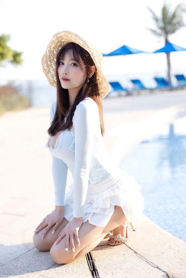 杨晨晨 杨晨晨Yome  语画界杨晨晨海边度假系列：淡蓝低胸装演绎灵动曲线，童颜巨乳尽显性感女神魅力第18张图片