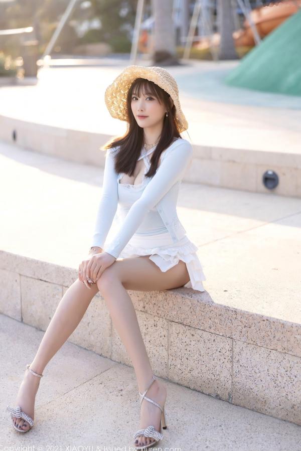 杨晨晨 杨晨晨Yome  语画界杨晨晨海边度假系列：淡蓝低胸装演绎灵动曲线，童颜巨乳尽显性感女神魅力第40张图片