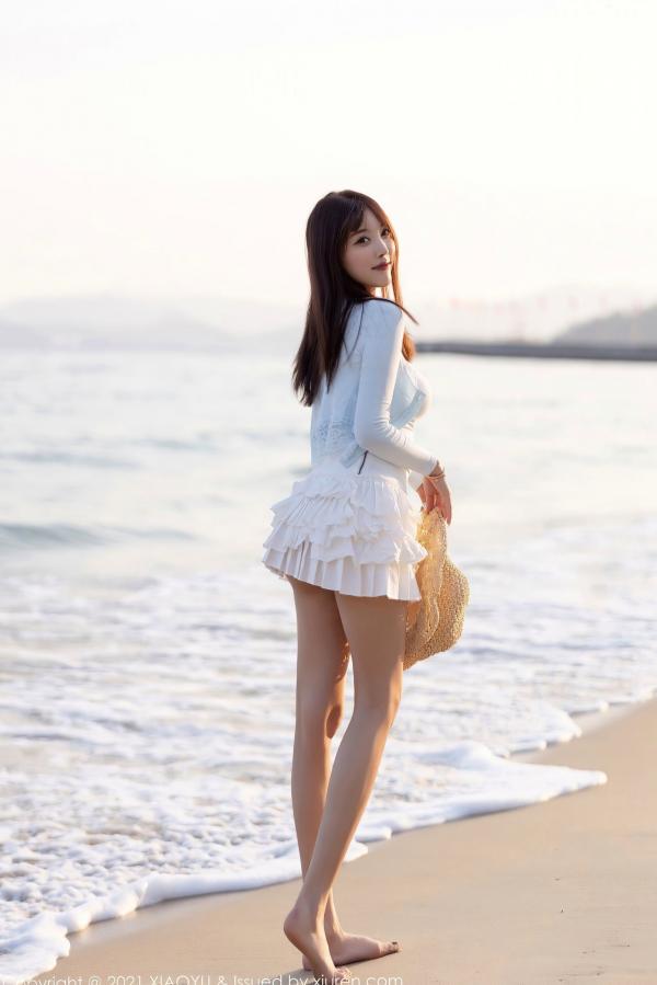 杨晨晨 杨晨晨Yome  语画界杨晨晨海边度假系列：淡蓝低胸装演绎灵动曲线，童颜巨乳尽显性感女神魅力第52张图片
