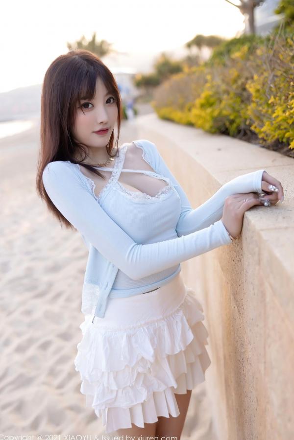 杨晨晨 杨晨晨Yome  语画界杨晨晨海边度假系列：淡蓝低胸装演绎灵动曲线，童颜巨乳尽显性感女神魅力第65张图片