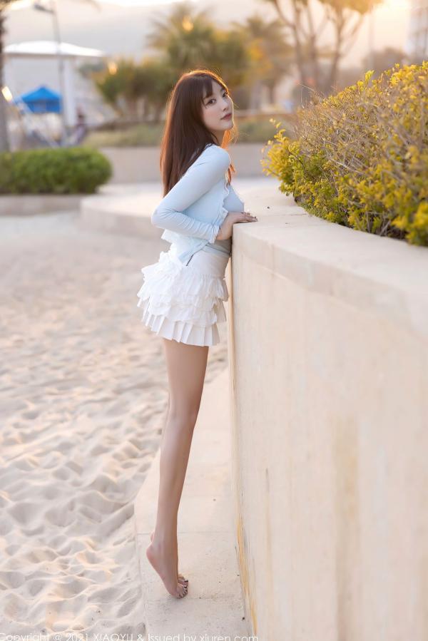 杨晨晨 杨晨晨Yome  语画界杨晨晨海边度假系列：淡蓝低胸装演绎灵动曲线，童颜巨乳尽显性感女神魅力第78张图片