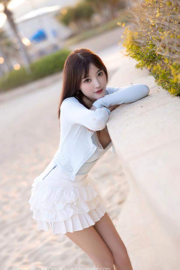 杨晨晨 杨晨晨Yome  语画界杨晨晨海边度假系列：淡蓝低胸装演绎灵动曲线，童颜巨乳尽显性感女神魅力第79张图片