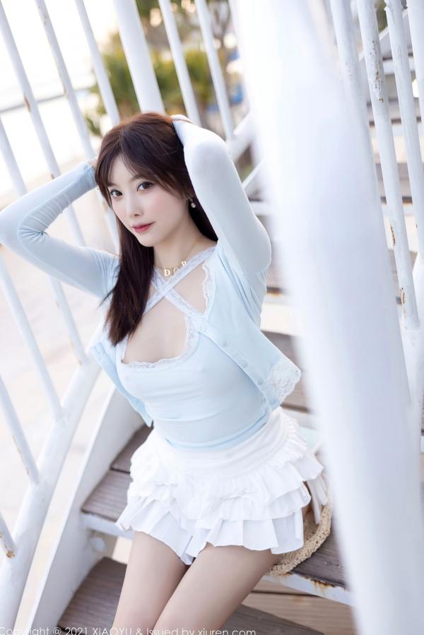 杨晨晨 杨晨晨Yome  语画界杨晨晨海边度假系列：淡蓝低胸装演绎灵动曲线，童颜巨乳尽显性感女神魅力第84张图片