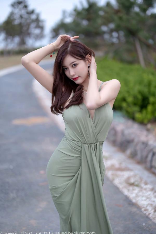 杨晨晨 杨晨晨Yome  XiaoYu语画界-538-杨晨晨-青岛旅拍-户外清冷气质女神-浅绿色低胸开叉长裙-白皙美腿诱惑写真第8张图片