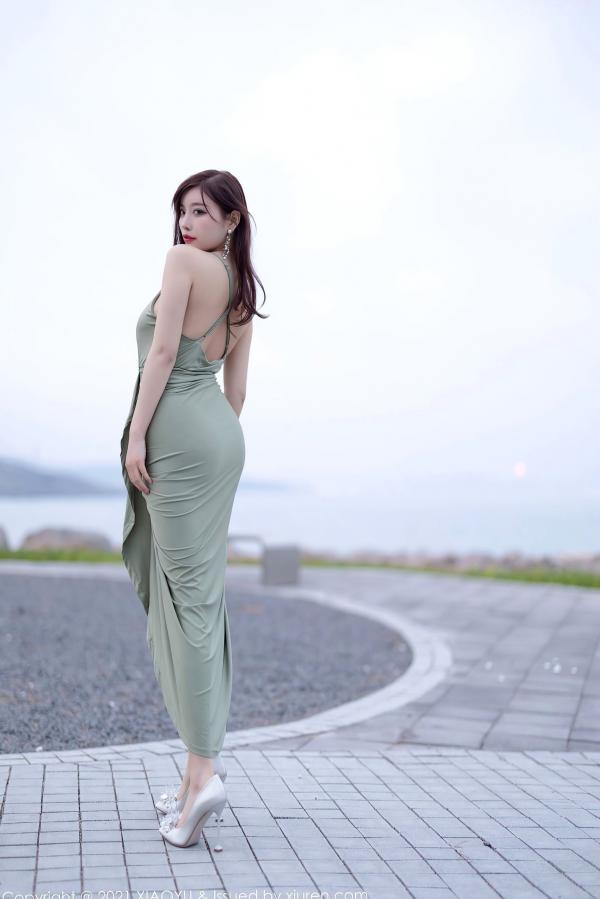 杨晨晨 杨晨晨Yome  XiaoYu语画界-538-杨晨晨-青岛旅拍-户外清冷气质女神-浅绿色低胸开叉长裙-白皙美腿诱惑写真第17张图片