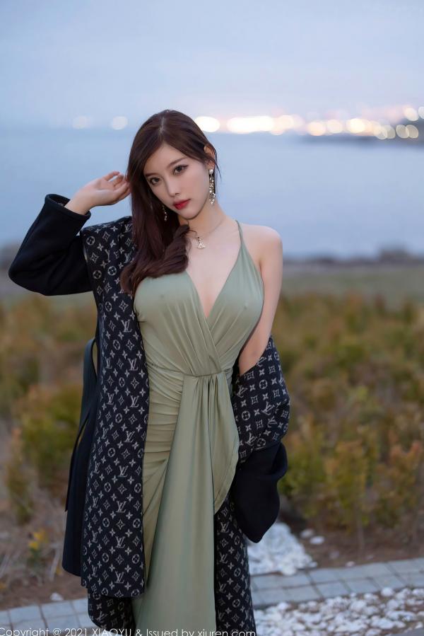 杨晨晨 杨晨晨Yome  XiaoYu语画界-538-杨晨晨-青岛旅拍-户外清冷气质女神-浅绿色低胸开叉长裙-白皙美腿诱惑写真第41张图片