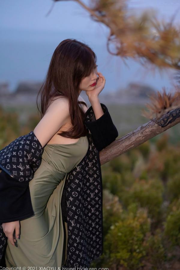 杨晨晨 杨晨晨Yome  XiaoYu语画界-538-杨晨晨-青岛旅拍-户外清冷气质女神-浅绿色低胸开叉长裙-白皙美腿诱惑写真第47张图片
