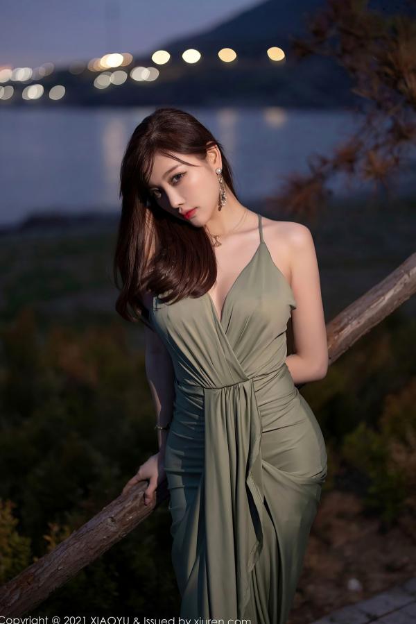 杨晨晨 杨晨晨Yome  XiaoYu语画界-538-杨晨晨-青岛旅拍-户外清冷气质女神-浅绿色低胸开叉长裙-白皙美腿诱惑写真第66张图片