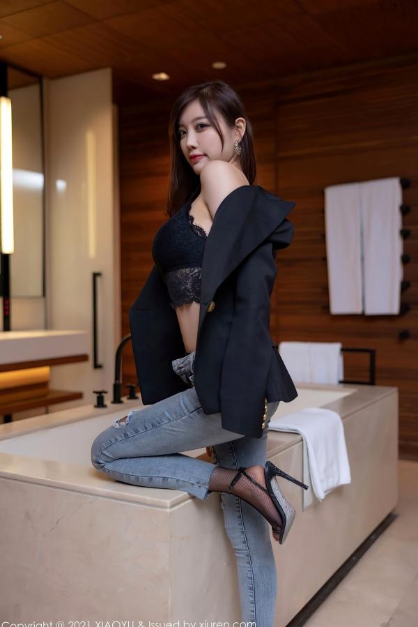 杨晨晨 杨晨晨Yome  XiaoYu语画界-杨晨晨-青岛旅拍-酒店私房大尺度写真-黑色修身西装配渔网袜极致诱惑第7张图片