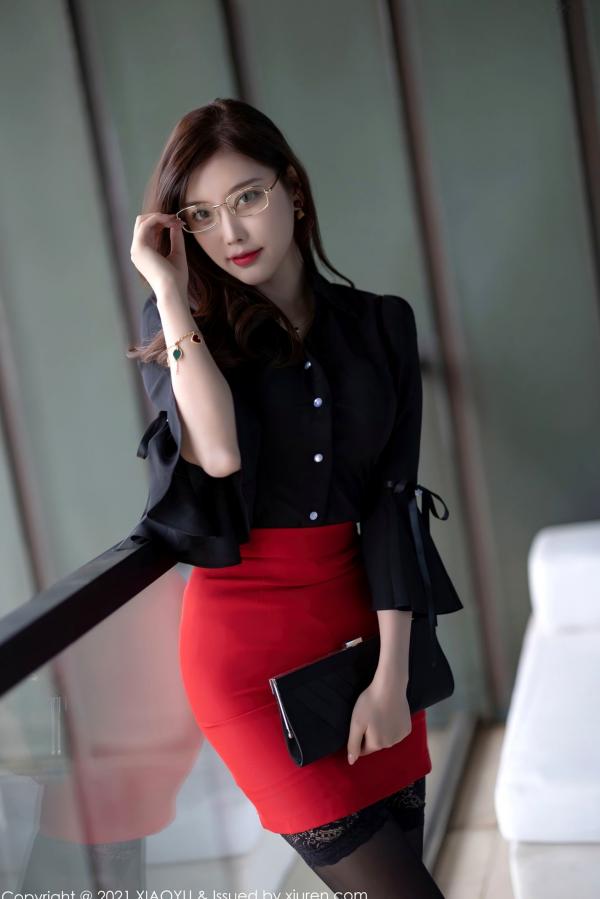 杨晨晨 杨晨晨Yome  XiaoYu语画界-523-杨晨晨-青岛旅拍-性感黑丝内衣私房-知性眼镜诱惑-绝美身材写真-极致摄影大片第51张图片