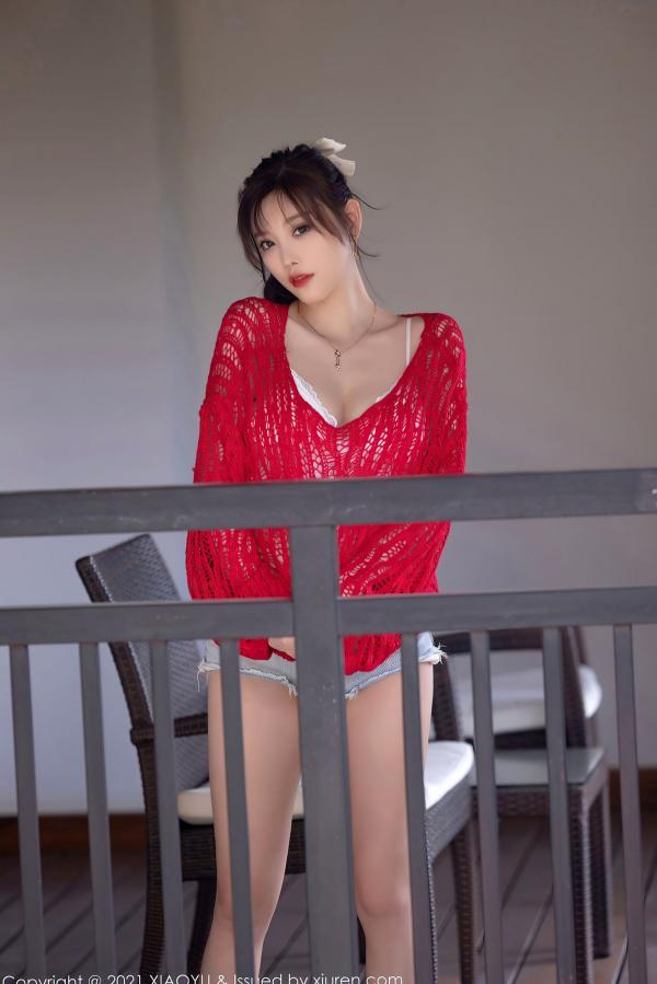 杨晨晨 杨晨晨Yome  XiaoYu语画界：杨晨晨西双版纳性感旅拍，身着白色内衣配牛仔短裤，挑战大尺度私房写真，完美展现曼妙曲线与极致诱惑，高清视觉盛宴第2张图片