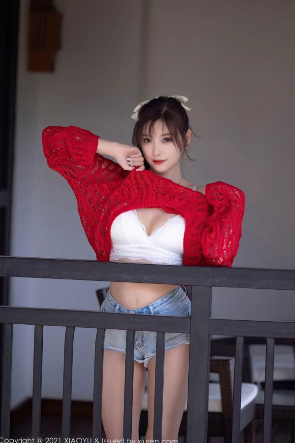 杨晨晨 杨晨晨Yome  XiaoYu语画界：杨晨晨西双版纳性感旅拍，身着白色内衣配牛仔短裤，挑战大尺度私房写真，完美展现曼妙曲线与极致诱惑，高清视觉盛宴第6张图片