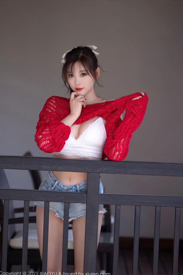 杨晨晨 杨晨晨Yome  XiaoYu语画界：杨晨晨西双版纳性感旅拍，身着白色内衣配牛仔短裤，挑战大尺度私房写真，完美展现曼妙曲线与极致诱惑，高清视觉盛宴第7张图片
