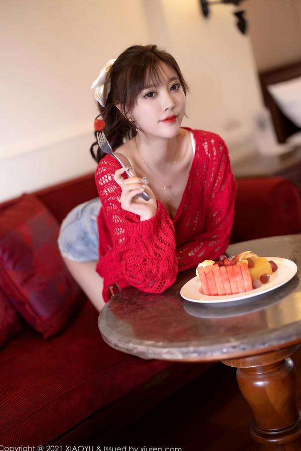 杨晨晨 杨晨晨Yome  XiaoYu语画界：杨晨晨西双版纳性感旅拍，身着白色内衣配牛仔短裤，挑战大尺度私房写真，完美展现曼妙曲线与极致诱惑，高清视觉盛宴第11张图片