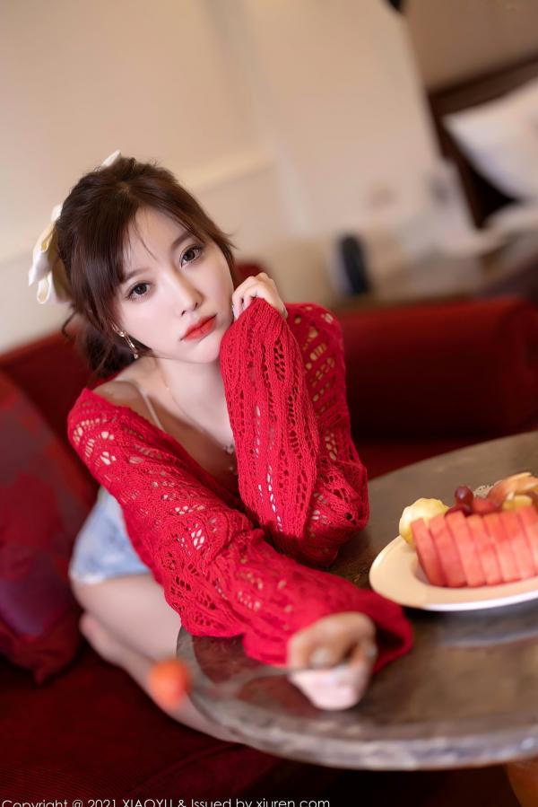 杨晨晨 杨晨晨Yome  XiaoYu语画界：杨晨晨西双版纳性感旅拍，身着白色内衣配牛仔短裤，挑战大尺度私房写真，完美展现曼妙曲线与极致诱惑，高清视觉盛宴第14张图片