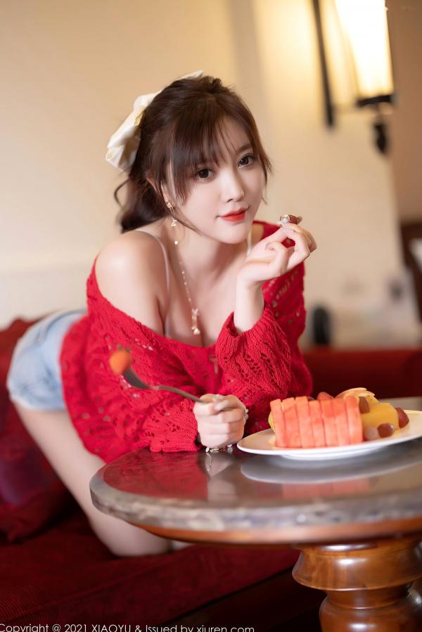 杨晨晨 杨晨晨Yome  XiaoYu语画界：杨晨晨西双版纳性感旅拍，身着白色内衣配牛仔短裤，挑战大尺度私房写真，完美展现曼妙曲线与极致诱惑，高清视觉盛宴第17张图片