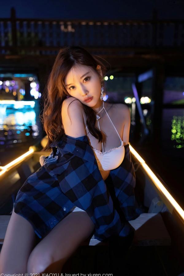 杨晨晨 杨晨晨Yome  XiaoYu语画界：杨晨晨西双版纳性感旅拍，身着白色内衣配牛仔短裤，挑战大尺度私房写真，完美展现曼妙曲线与极致诱惑，高清视觉盛宴第65张图片