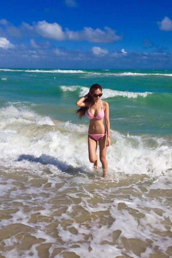 Carina Lee Carina布丁 Carina Lee 迈阿密海滩比基尼美图～身材好到极致第21张图片