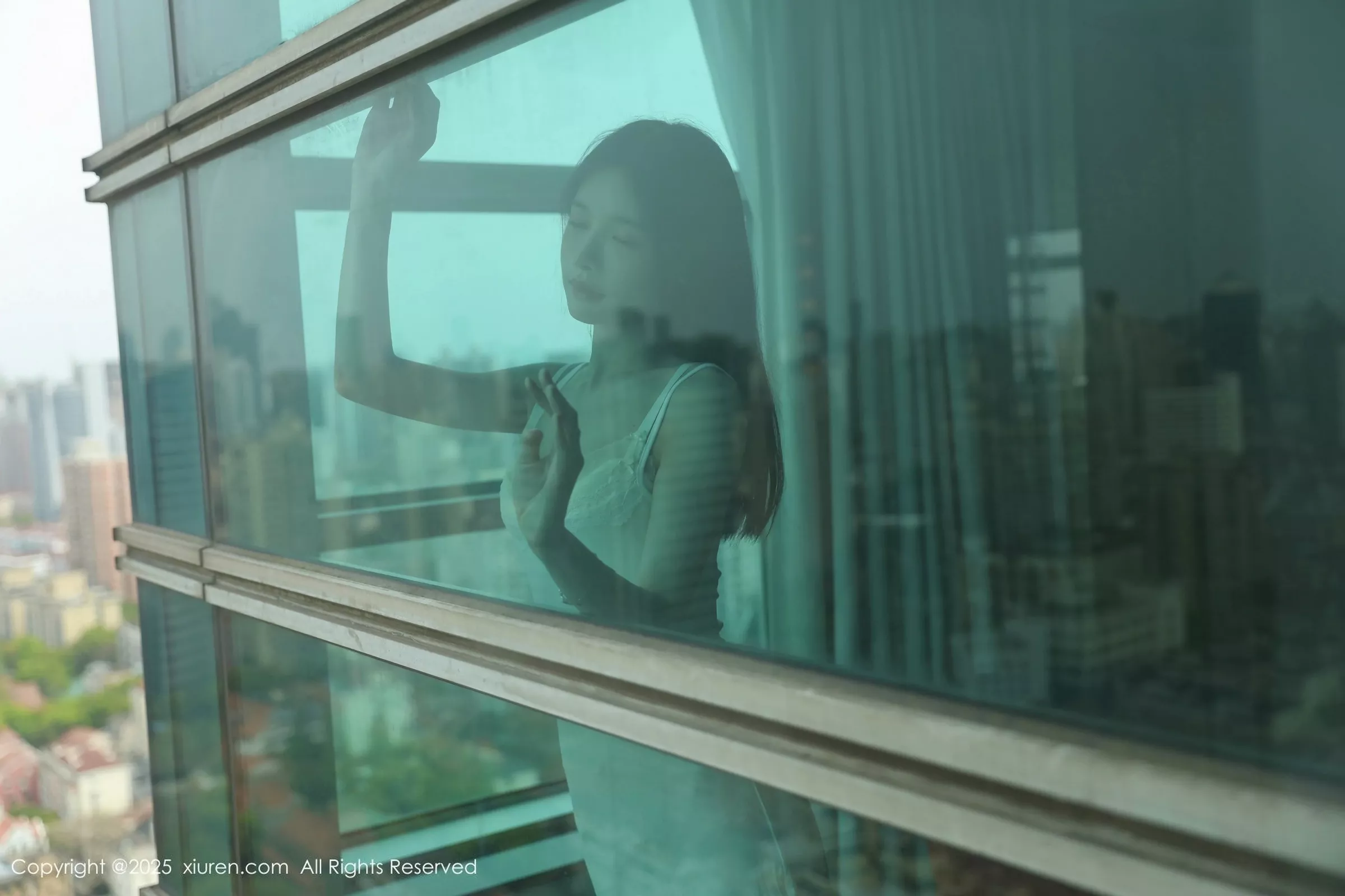 Carina Lee Carina布丁 [XiuRen]高清写真图 2025.04.30 No.10226 布丁wow 肉色丝袜第3张图片