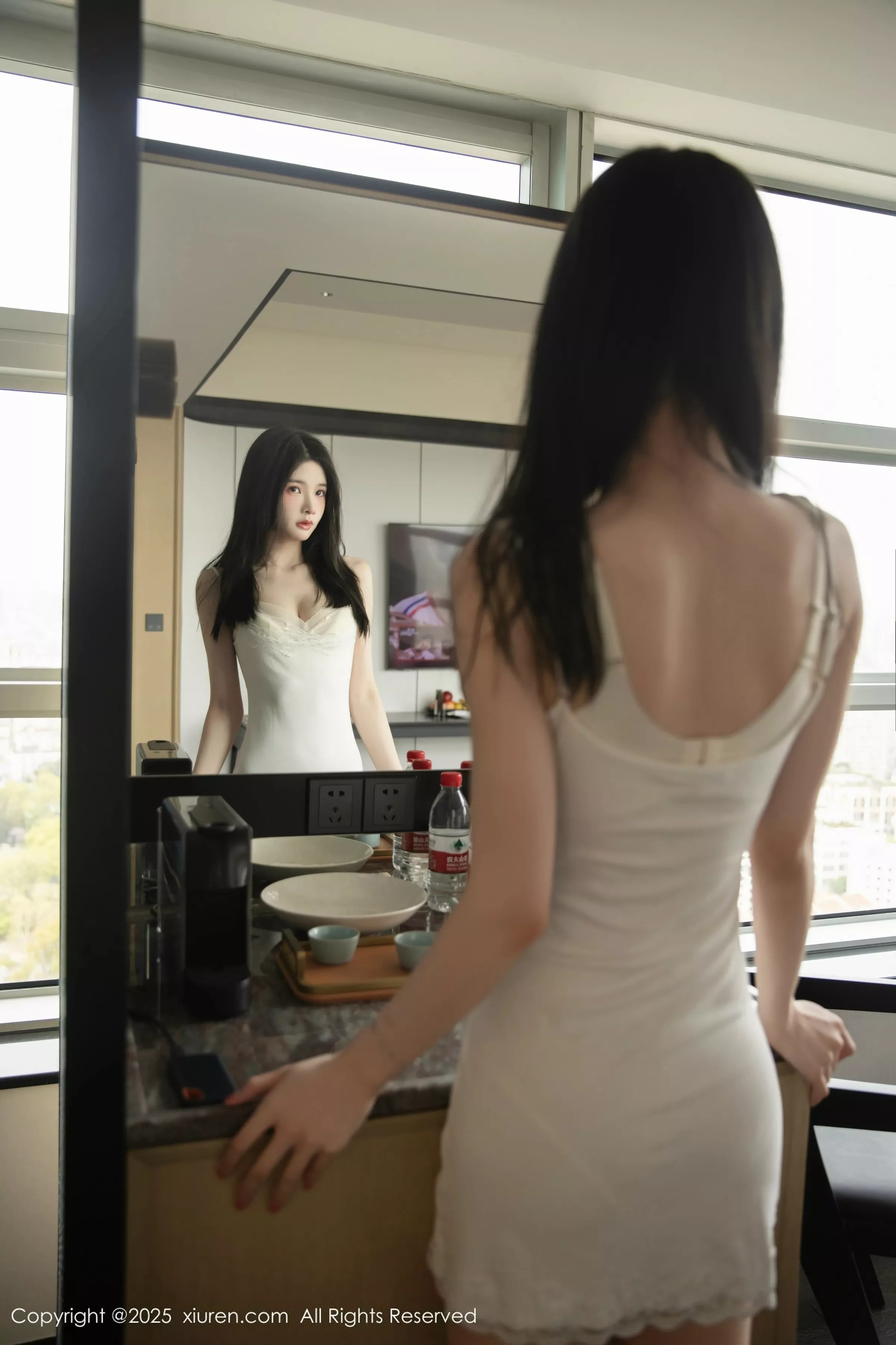 Carina Lee Carina布丁 [XiuRen]高清写真图 2025.04.30 No.10226 布丁wow 肉色丝袜第18张图片