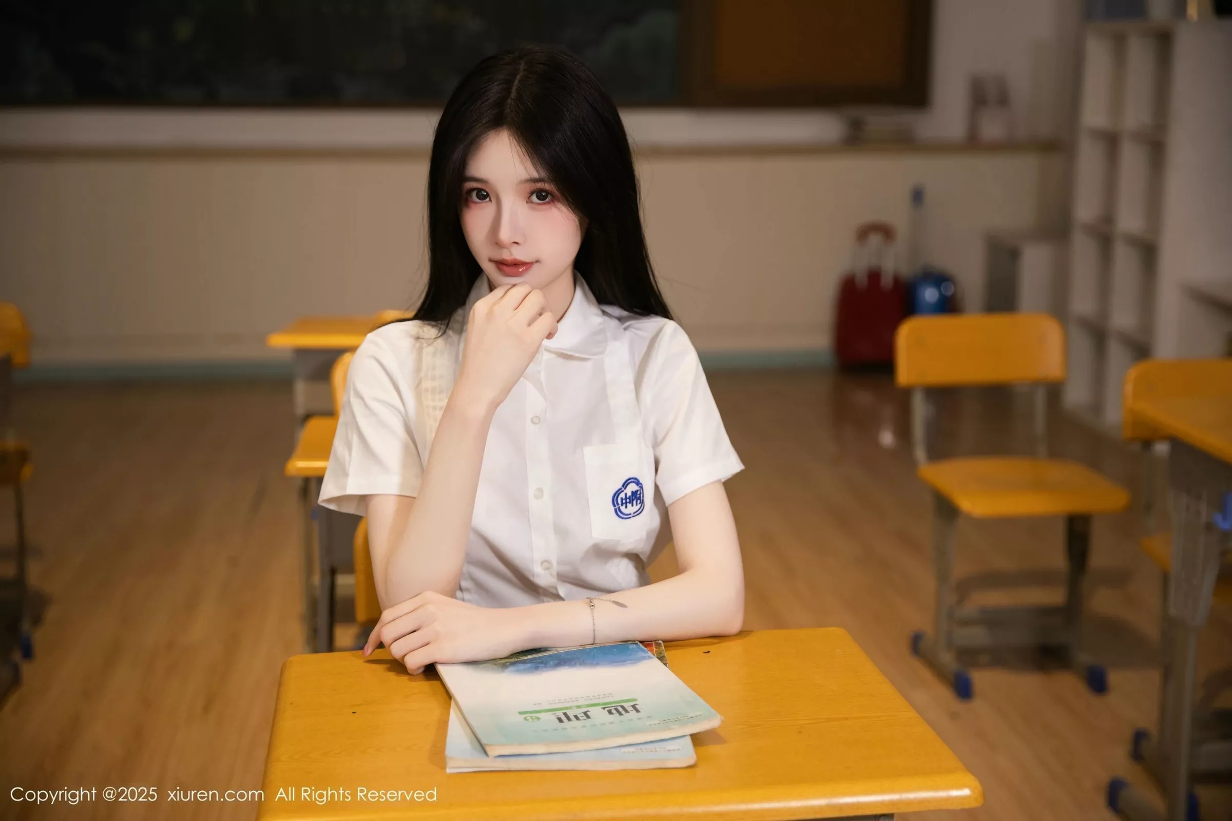Carina Lee Carina布丁 [XiuRen]高清写真图 2025.05.16 No.10287 布丁wow 性感JK第9张图片