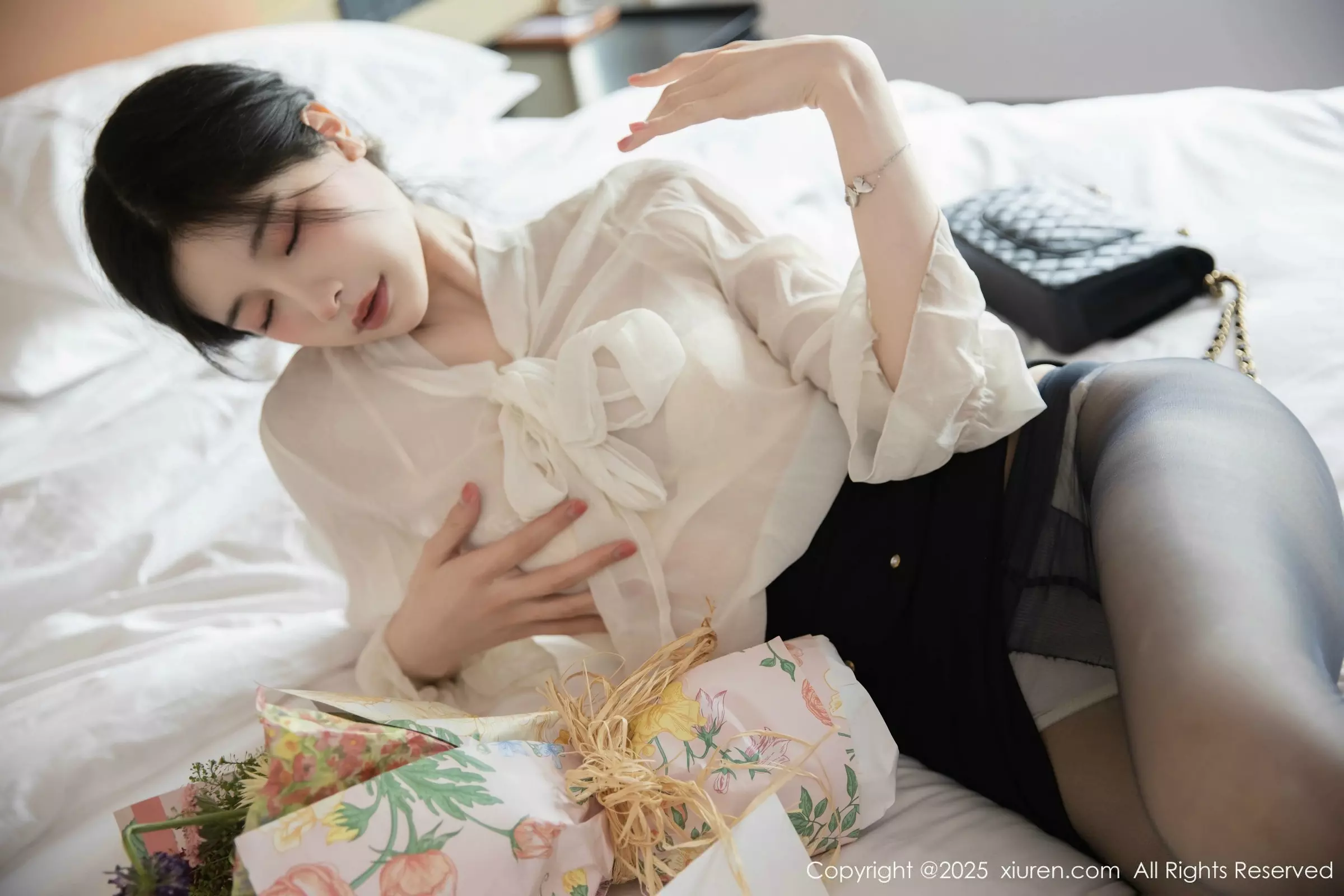 Carina Lee Carina布丁 [XiuRen]高清写真图 2025.05.23 No.10319 布丁wow 魅惑黑丝第16张图片