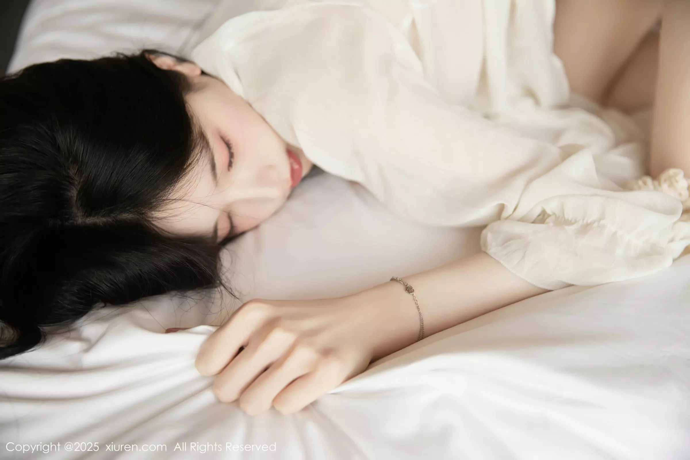 Carina Lee Carina布丁 [XiuRen]高清写真图 2025.05.23 No.10319 布丁wow 魅惑黑丝第73张图片