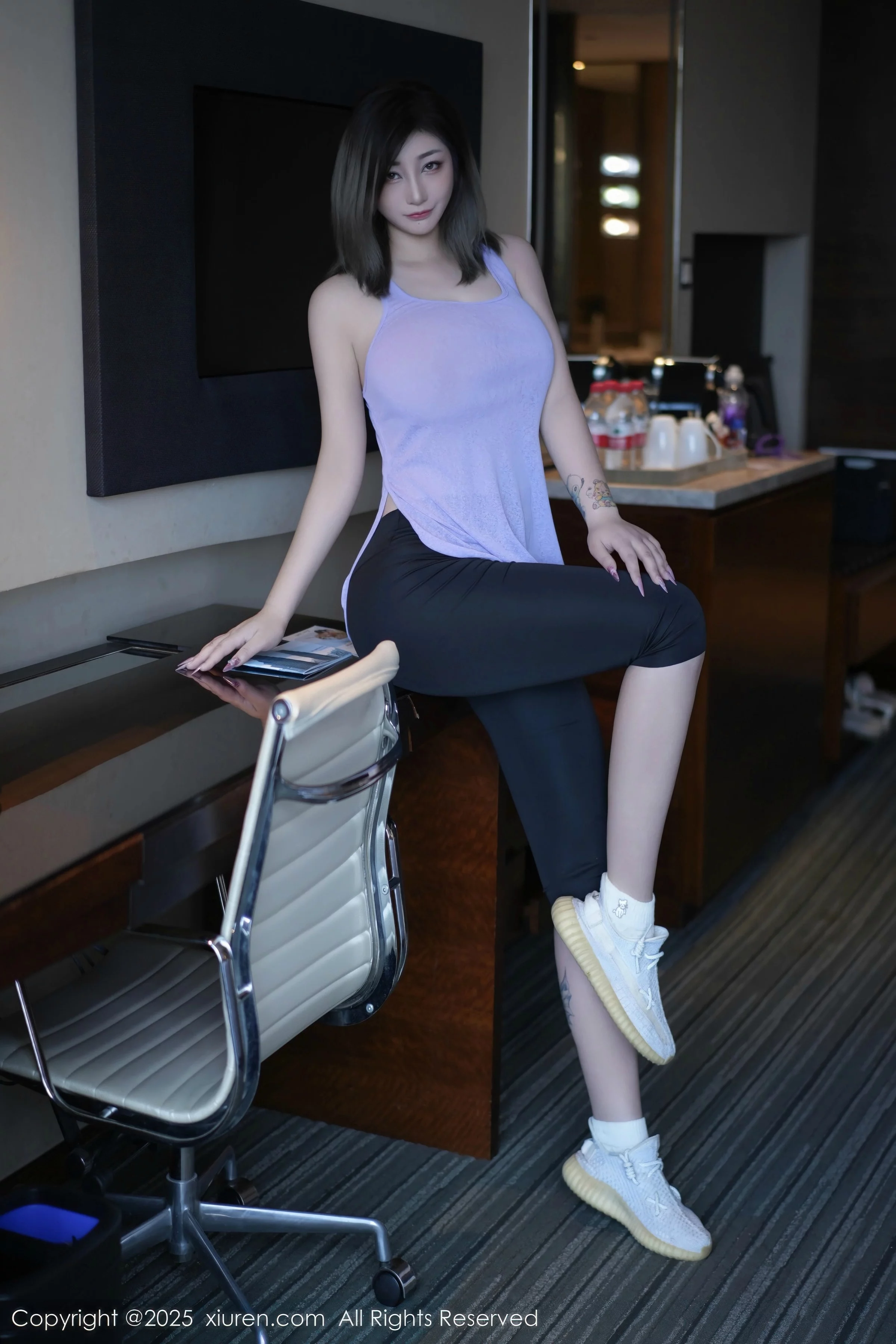 柠檬c_lemon 妲己_Toxic [XiuRen]高清写真图 2025.08.22 No.10682 妲己_Toxic 性感紫灰第7张图片