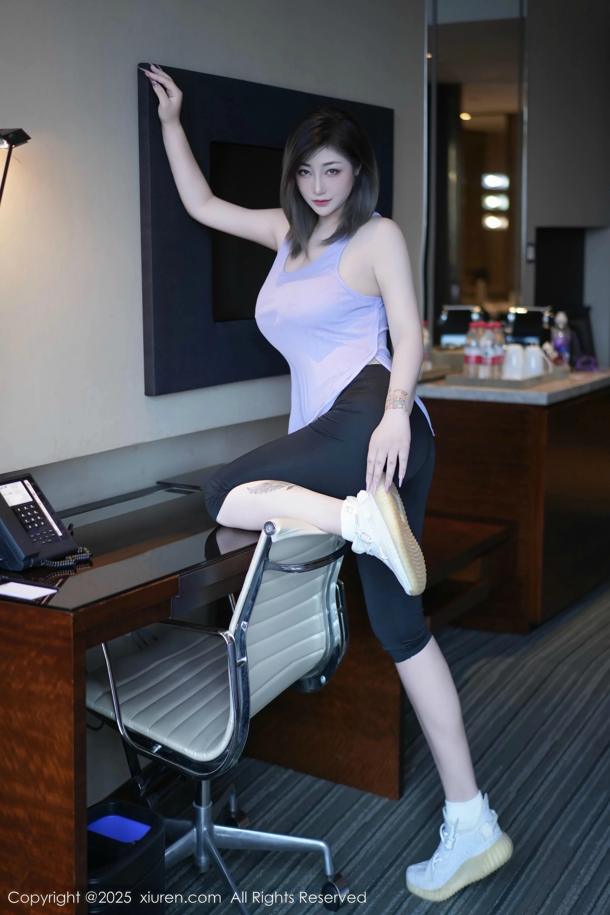 柠檬c_lemon 妲己_Toxic [XiuRen]高清写真图 2025.08.22 No.10682 妲己_Toxic 性感紫灰第9张图片