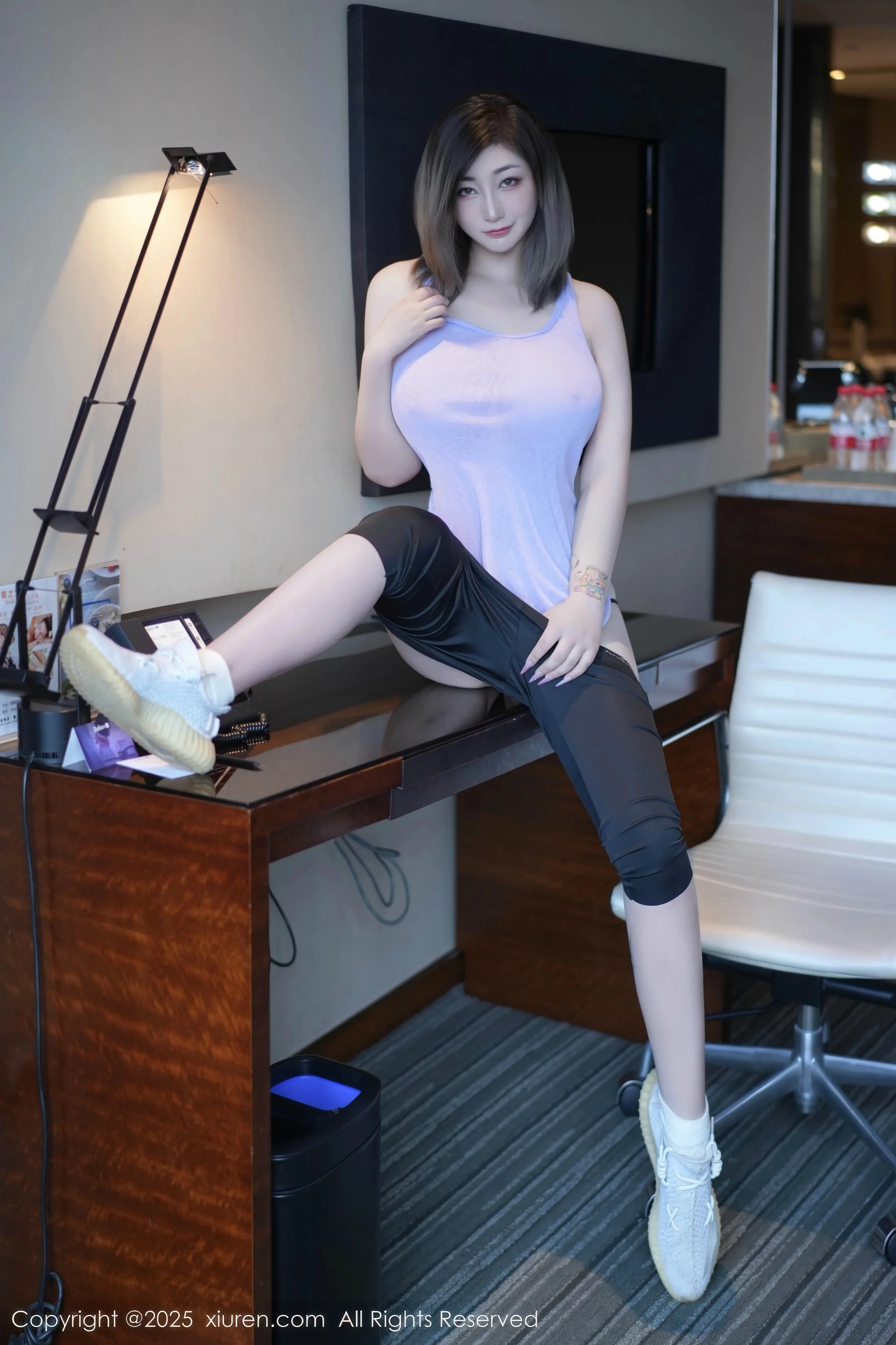 柠檬c_lemon 妲己_Toxic [XiuRen]高清写真图 2025.08.22 No.10682 妲己_Toxic 性感紫灰第14张图片