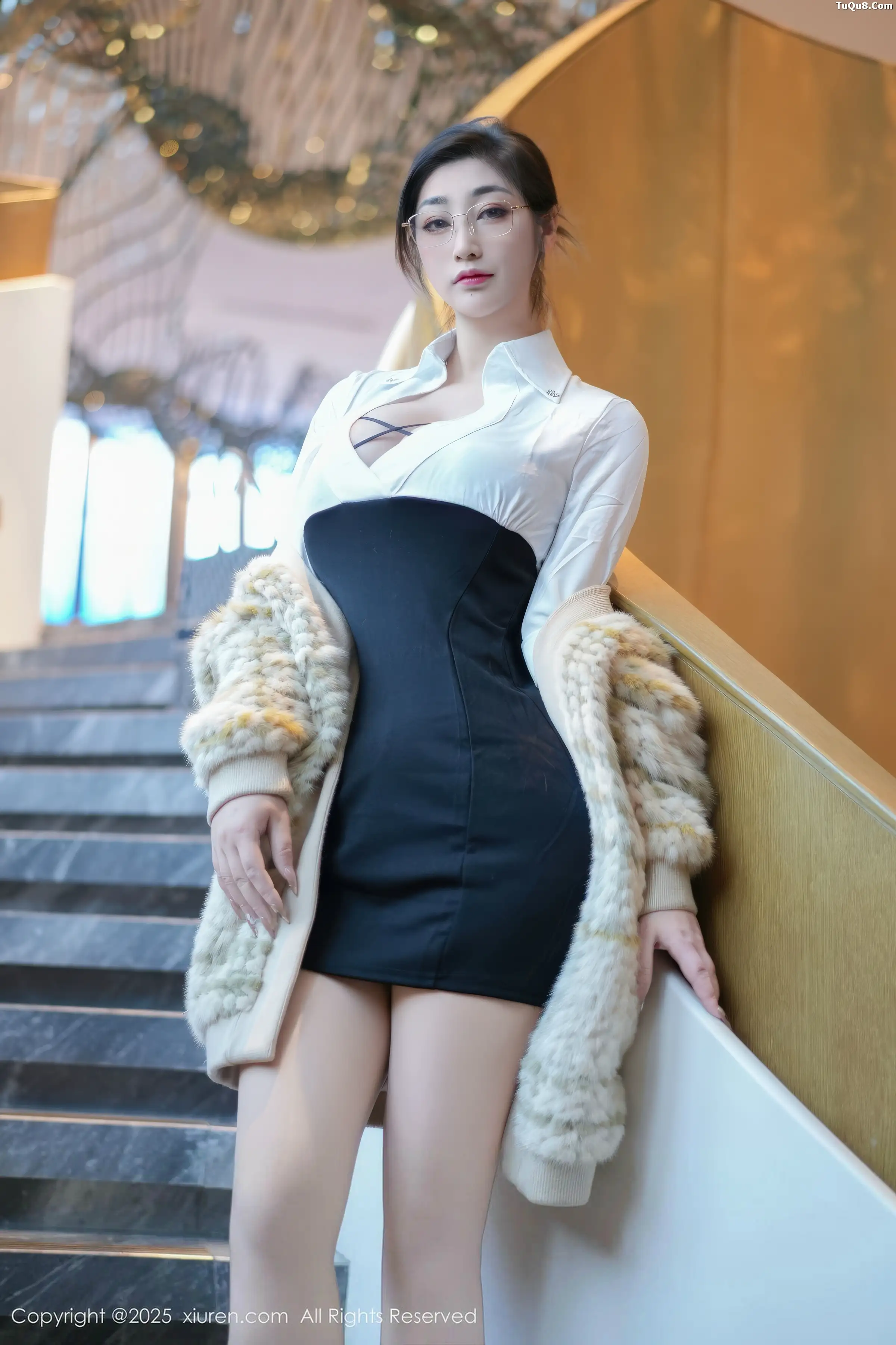 柠檬c_lemon 妲己_Toxic [XiuRen]高清写真图 2025.11.28 No.11045 妲己_Toxic 魅惑黑丝第2张图片