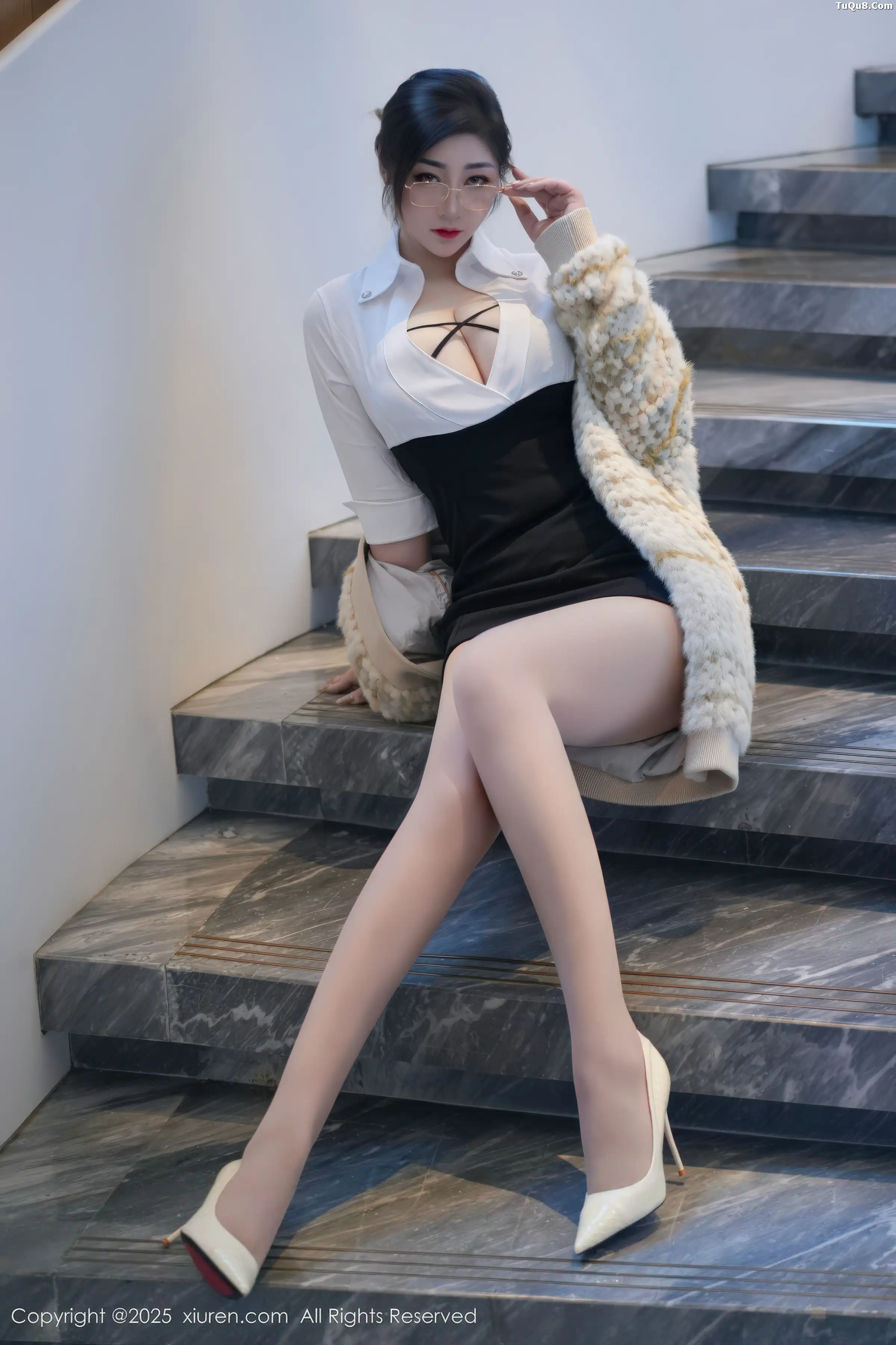 柠檬c_lemon 妲己_Toxic [XiuRen]高清写真图 2025.11.28 No.11045 妲己_Toxic 魅惑黑丝第6张图片