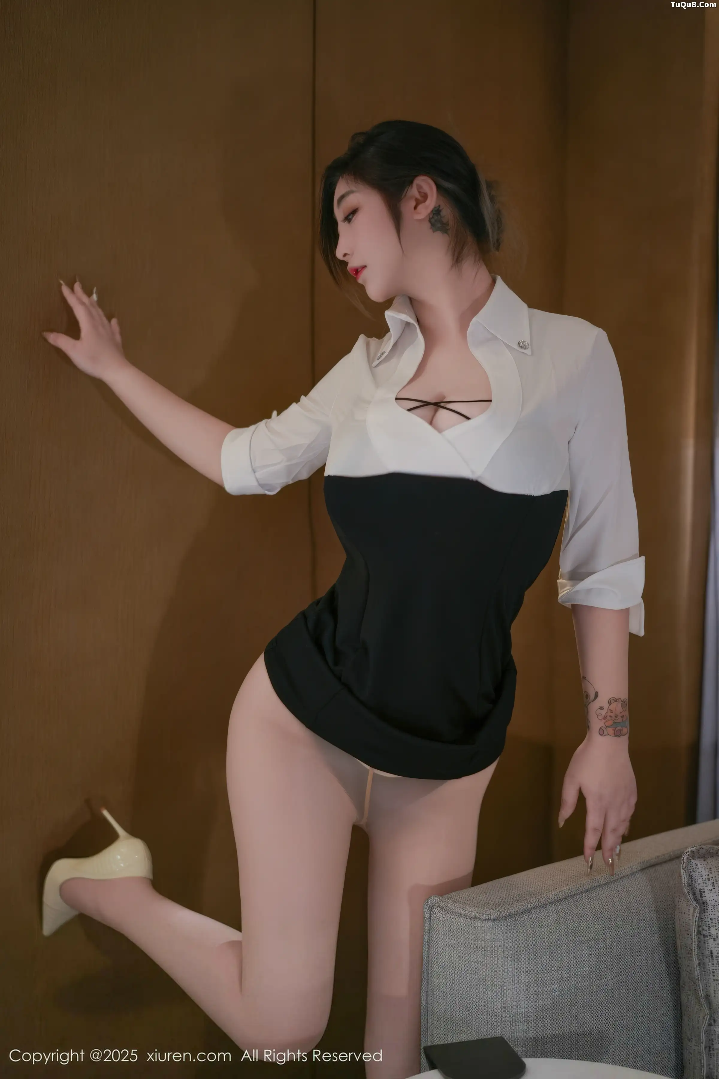 柠檬c_lemon 妲己_Toxic [XiuRen]高清写真图 2025.11.28 No.11045 妲己_Toxic 魅惑黑丝第24张图片