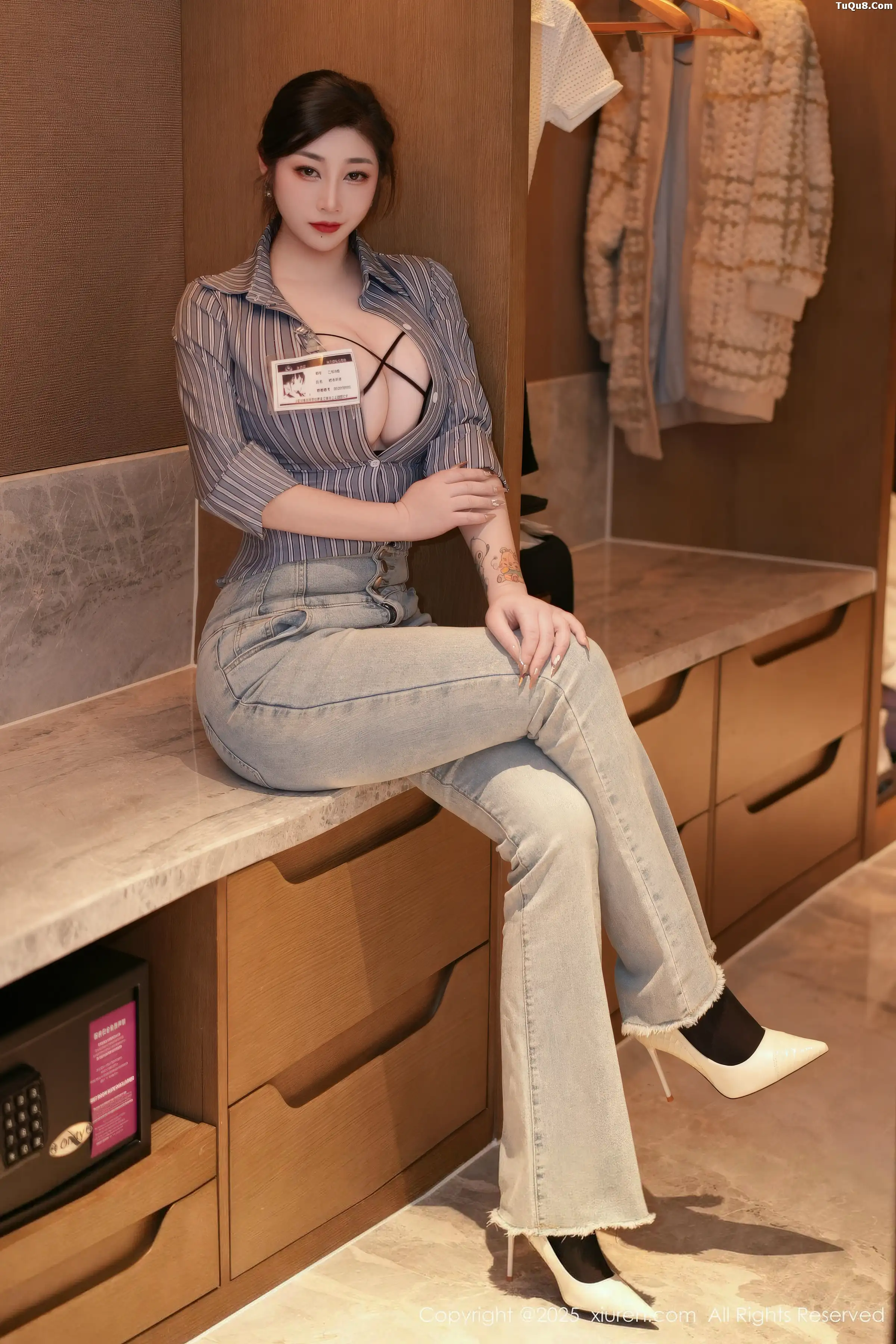 柠檬c_lemon 妲己_Toxic [XiuRen]高清写真图 2025.12.19 No.11128 妲己_Toxic 黑色情趣内衣第10张图片