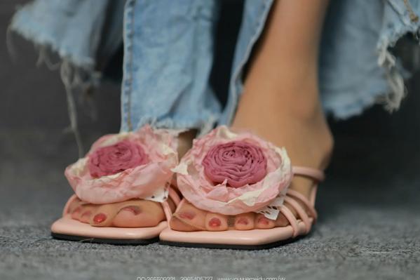 美子Yoki   IESS异思趣向美子《黑丝诱惑》：身穿浅蓝牛仔裤搭配丝袜，展现绝美腿部曲线与私房质感 [89P]第54张图片