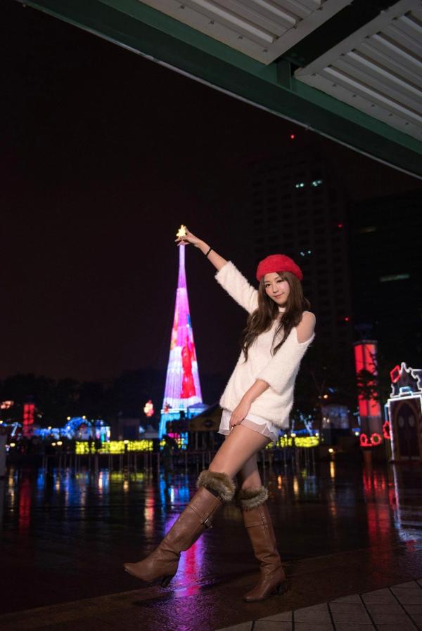 张慧贞 夏晴Miso  台湾正妹夏晴MISO《圣诞外拍》夜景霓虹灯下的节日时尚写真，清纯气质圣诞装扮美图第50张图片