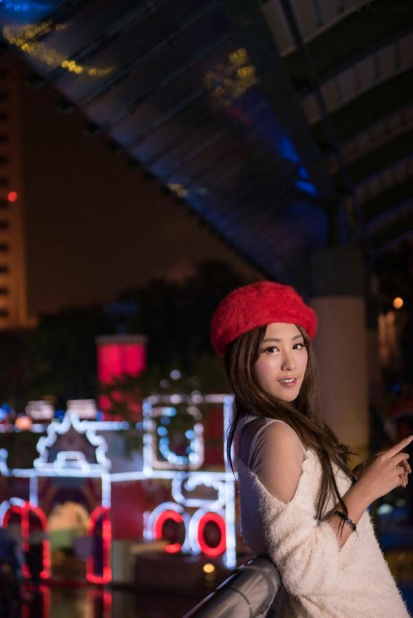 张慧贞 夏晴Miso  台湾正妹夏晴MISO《圣诞外拍》夜景霓虹灯下的节日时尚写真，清纯气质圣诞装扮美图第65张图片