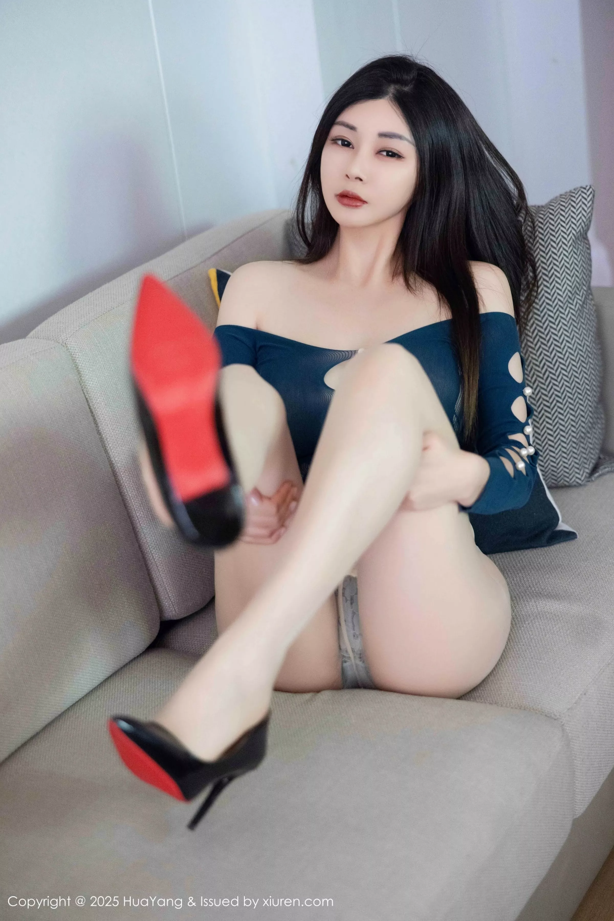 凯竹Vision 萌尤星凯竹 [HuaYang]高清写真图 2025.05.20 VOL.640 凯竹Quinn 蓝色连衣短第15张图片