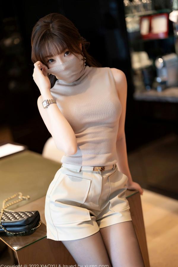 徐莉芝Booty 陈芝  XiaoYu语画界-808-芝芝Booty-杏色紧身衣黑丝诱惑-室内酒店私房照-极致美腿鉴赏-2022.06.28-无圣光大尺度第2张图片