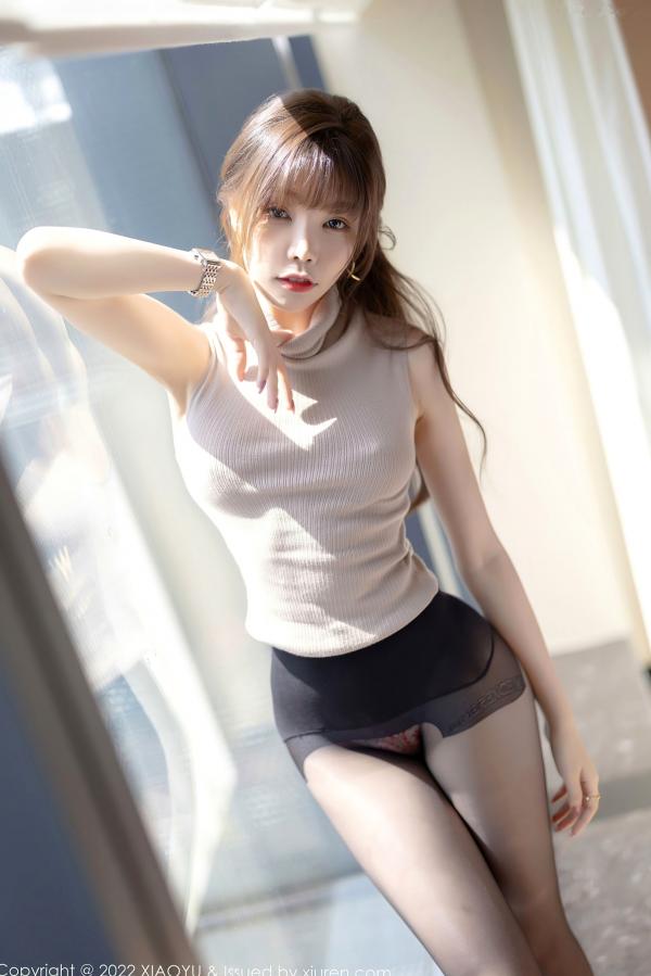 徐莉芝Booty 陈芝  XiaoYu语画界-808-芝芝Booty-杏色紧身衣黑丝诱惑-室内酒店私房照-极致美腿鉴赏-2022.06.28-无圣光大尺度第49张图片