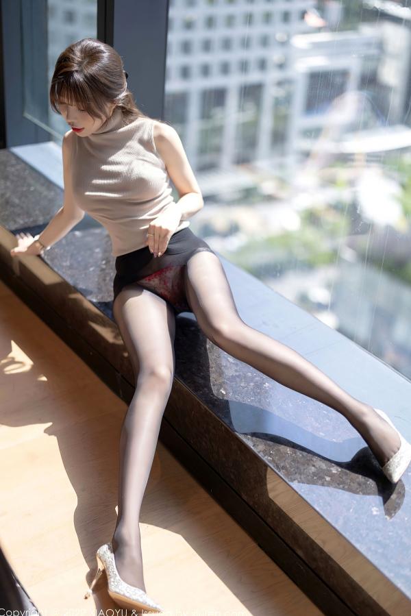 徐莉芝Booty 陈芝  XiaoYu语画界-808-芝芝Booty-杏色紧身衣黑丝诱惑-室内酒店私房照-极致美腿鉴赏-2022.06.28-无圣光大尺度第58张图片